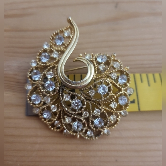 Vintage Goldtone Peacock Motif Brooch - Picture 4 of 5